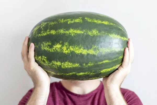 Man Watermelon Hiding His Face How Pick Watermelon Concept — Stock Photo, Image