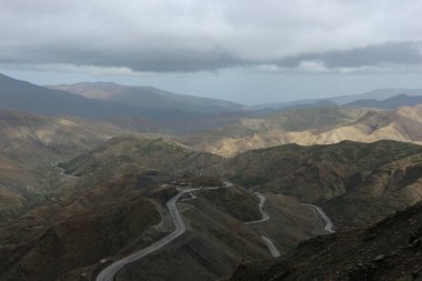 Atlas Dağları 'nda yeni yollar. Üst görünüm.