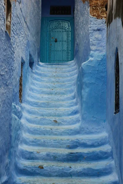 Típicas Escaleras Puertas Hermosas Ciudad Azul Chefchaouen Marruecos Arquitectura Tradicional — Foto de Stock