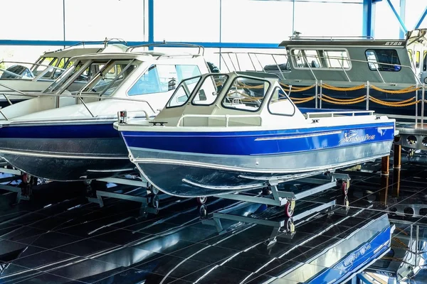 São Petersburgo Rússia 2018 Interior Cabine Controle Barco Assentos Azuis — Fotografia de Stock