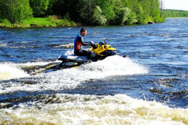 Saint-Petersburg. Rusya. 05272018 Jet ski sahilde