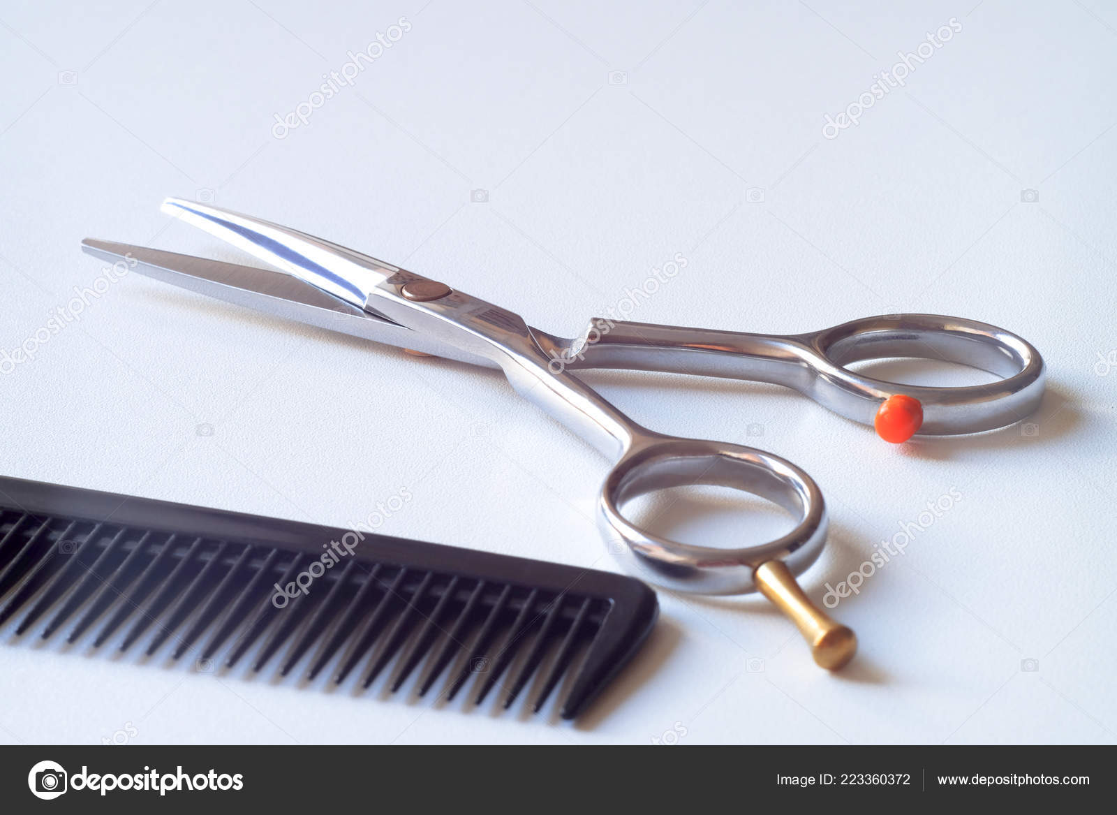 hair cutting scissors and comb