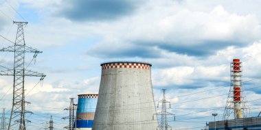 Yüksek gerilim kabloları. yüksek gerilim sonrası. Yüksek gerilim kule gökyüzü arka plan.