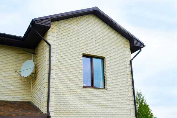 Casa Com Janelas Panorâmicas Grandes Vidros Fachada Casa Vidro Matizado — Fotografia de Stock