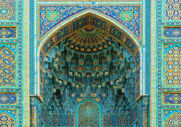 Katedral cami renkli fayans oryantal desen duvar süsü
