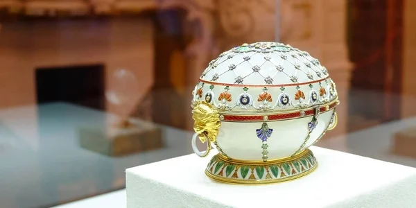 Rusya. Saint-Petersburg. 12 05 2017 yılda vurdu. Fotoğrafçı Andrey Mikhailov. Rönesans, Fabergé yumurta, 1894. Şimdi Faberge Müzesi Saint-Petersburg Üniversitesinde