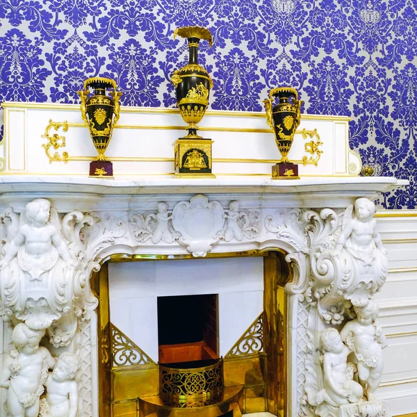 Rusya. Saint-Petersburg. 12 05 2017 yılda vurdu. Sanat Faberge Müzesi St. Petersburg'da eşyaları. Şömine. Testiler