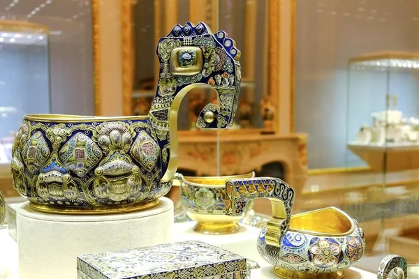 Rusya. Saint-Petersburg. 12 05 2017 yılda vurdu. Sanat Faberge Müzesi St. Petersburg'da eşyaları. İçmek için kova
