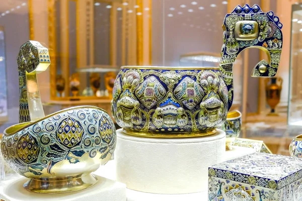 Rusya. Saint-Petersburg. 12 05 2017 yılda vurdu. Sanat Faberge Müzesi St. Petersburg'da eşyaları. İçmek için kova