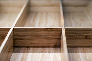 Bambu çekmece yüzey. Ahşap arka plan doku. Hücrelerle bambu ahşap kutu.