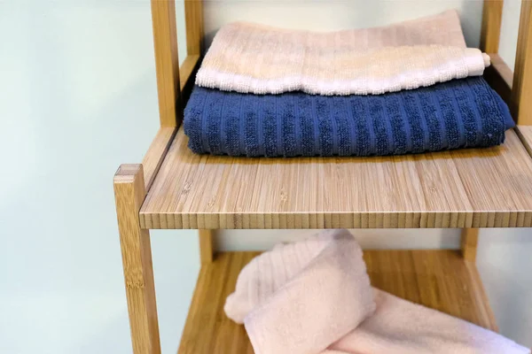 Бамбуковая Поверхность Книжного Шкафа Towels Provided Texture Wooden Background Ванная — стоковое фото