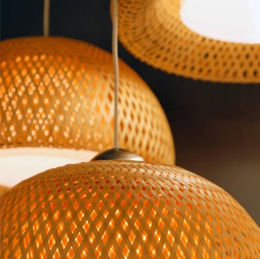 Rattan örgü yakın çekim. Işık saman gölge. hücreleri kaset. renkli, dekoratif, elektrik, mobilya, aydınlatma, lamba, Abajur, stil soyut kumaş arka plan lamba iç tasarım asmak