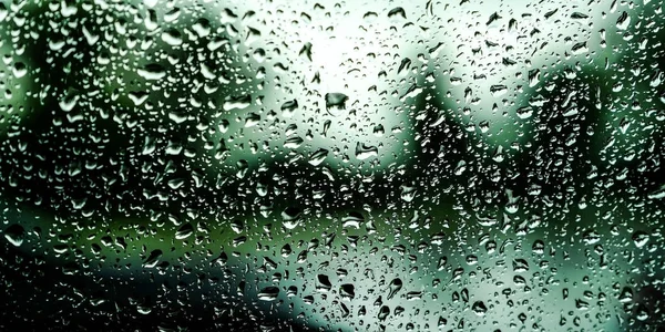 Σταγόνες Νερού Σταγόνων Βροχής Στο Γυαλί Του Αυτοκινήτου Θολή Φόντο — Φωτογραφία Αρχείου