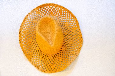 Bir dokuma hasır plaj şapka. Yaz kavramı.