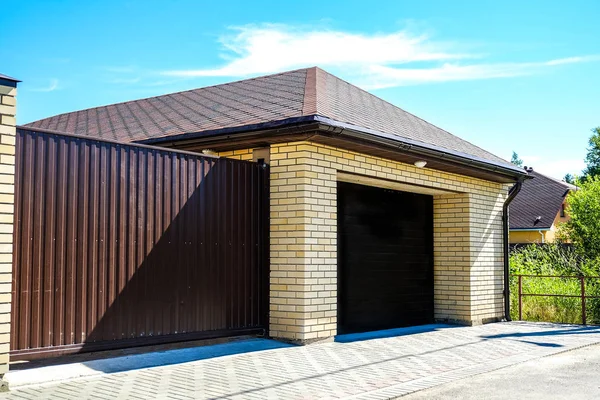 Telha Materiais Construção Utilizados Para Telhado Casa Contra Céu Azul — Fotografia de Stock