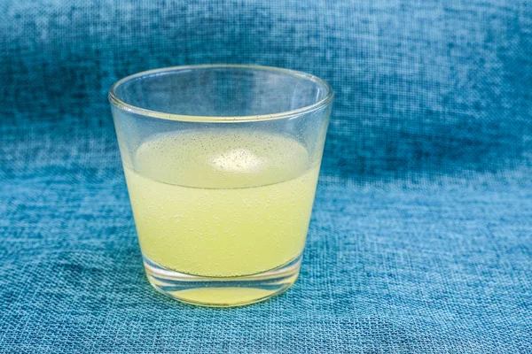 Bolle Effervescenti Della Compressa Vitamina Nel Bicchiere Acqua — Foto Stock