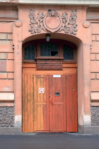 Puerta Vieja Fachada Del Antiguo Edificio San Petersburgo —  Fotos de Stock