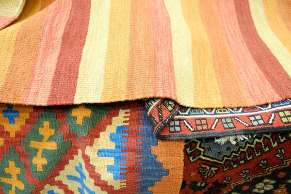 カラフルなの従来のペルー スタイル クローズ アップの敷物の表面 テクスチャ — ストック写真