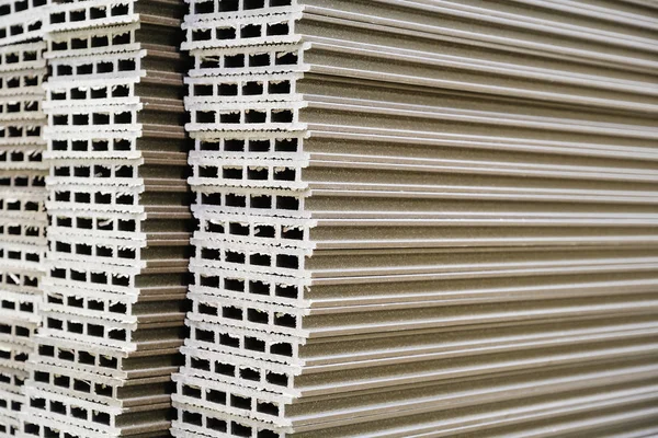 倉庫の生産と木工。中型密度の有機質繊維板は組版。選択と集中. — ストック写真