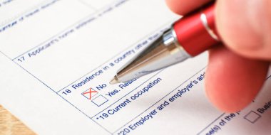 Schengen Vizesi, soru formu. El ile bir Anketi tamamladıktan kalem.