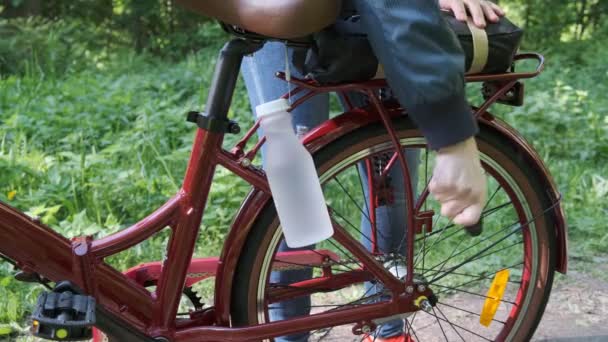 Förbered Cykeln För Den Långa Vägen Kompakt Packning Res Väska — Stockvideo