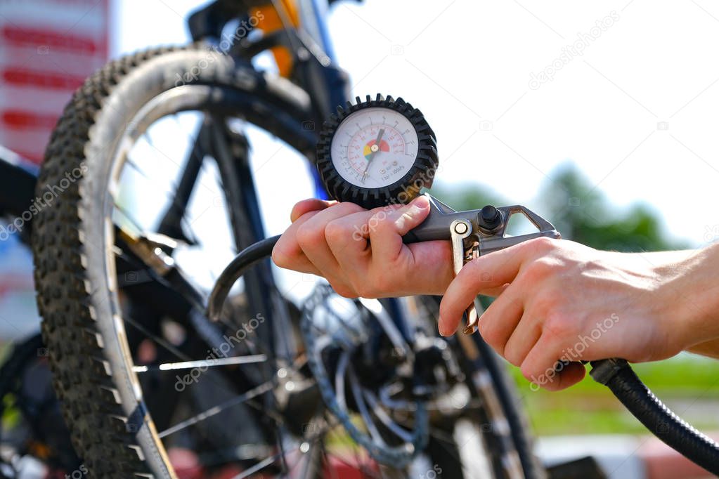 The pressure gauge of the compressor. Shows the air pressure being pumped into the Bicycle wheel.