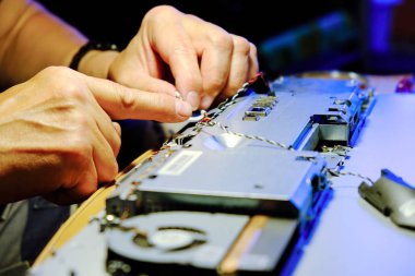 Bilgisayarların bakımı. Kişilerin bağlantısını kesme. Sihirbaz Ram'ın yerini alır ve bilgisayarın performansını artırır.