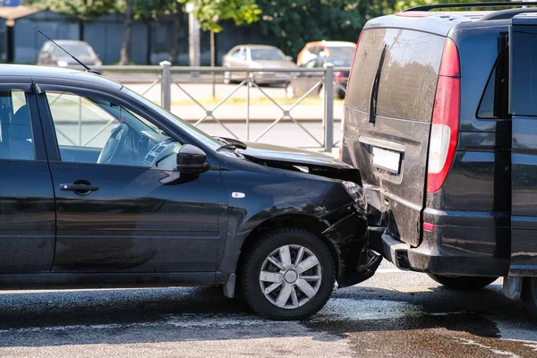 Dois Carros Colidiram Não Mantendo Distância Acidente Carro Rua — Fotografia de Stock