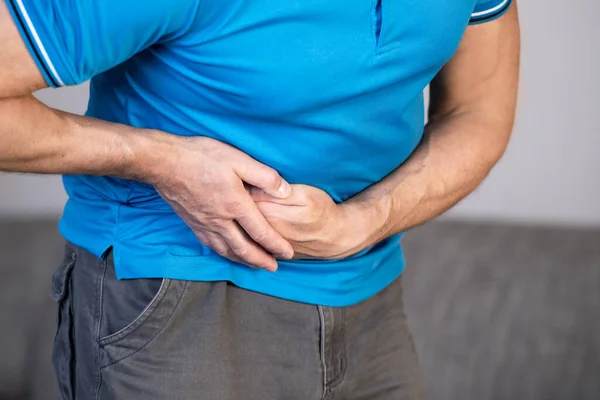 Hombre Agarró Lugar Dolorido Ataque Apendicitis Dolor —  Fotos de Stock