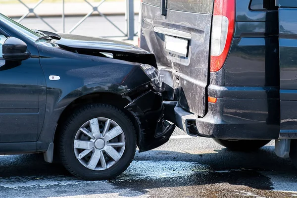 Dois Carros Colidiram Não Mantendo Distância Acidente Carro Rua — Fotografia de Stock