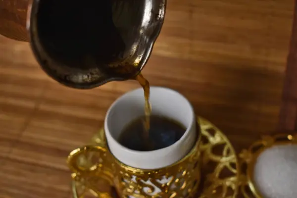 Café Quente Derramado Uma Xícara — Fotografia de Stock