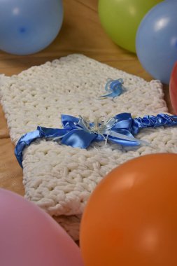 beyaz el yapımı ekose kumaş.