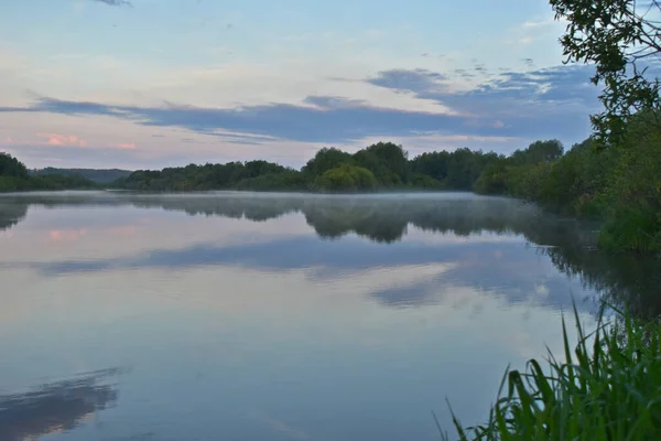 Douce Belle Aube Sur Une Petite Rivière — Photo