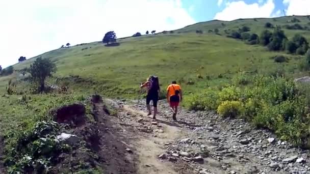 観光客は山に登る — ストック動画