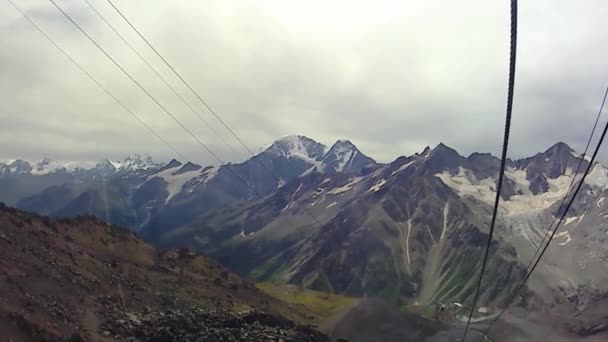 Escalando Teleférico Para Montanhas — Vídeo de Stock