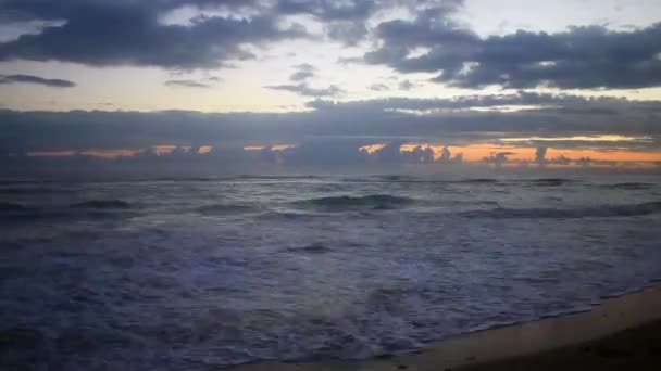 Πολύχρωμο Ηλιοβασίλεμα Στον Ατλαντικό Ωκεανό Τιμάμπη — Αρχείο Βίντεο