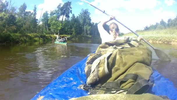 Turistas Kayak Río — Vídeos de Stock