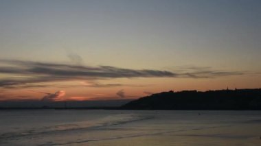 Nizhny Novgorod ve Volga Nehri üzerinde şafak söküyor. zaman ayarlı