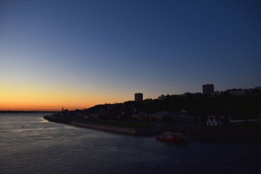 Volga Nehri 'nde şafak vakti. Nizhny Novgorod