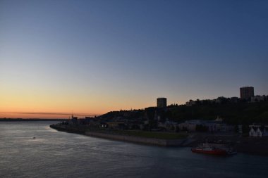 Volga Nehri 'nde şafak vakti. Nizhny Novgorod