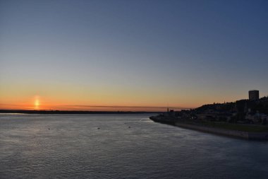 Volga Nehri 'nde şafak vakti. Nizhny Novgorod