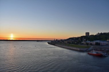 Volga Nehri 'nde şafak vakti. Nizhny Novgorod