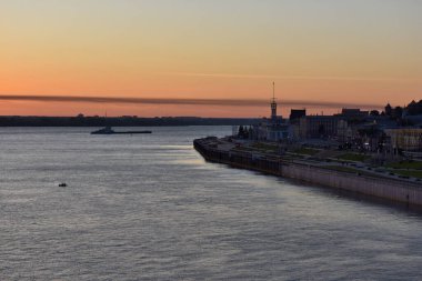 Volga Nehri 'nde şafak vakti. Nizhny Novgorod