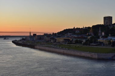 Volga Nehri 'nde şafak vakti. Nizhny Novgorod