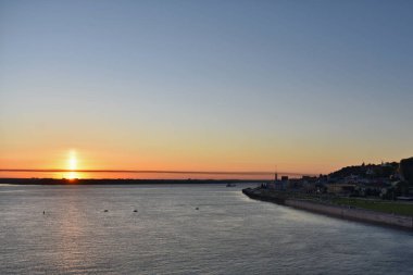 Volga Nehri 'nde şafak vakti. Nizhny Novgorod