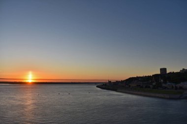 Volga Nehri 'nde şafak vakti. Nizhny Novgorod