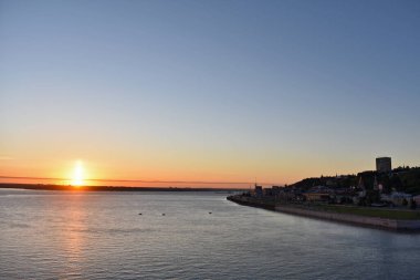 Volga Nehri 'nde şafak vakti. Nizhny Novgorod