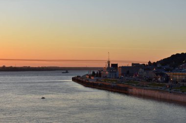 Volga Nehri 'nde şafak vakti. Nizhny Novgorod