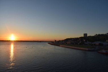 Volga Nehri 'nde şafak vakti. Nizhny Novgorod