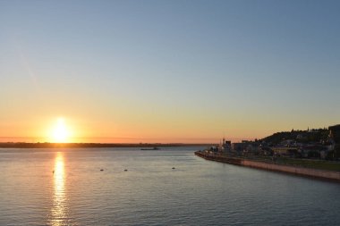Volga Nehri 'nde şafak vakti. Nizhny Novgorod